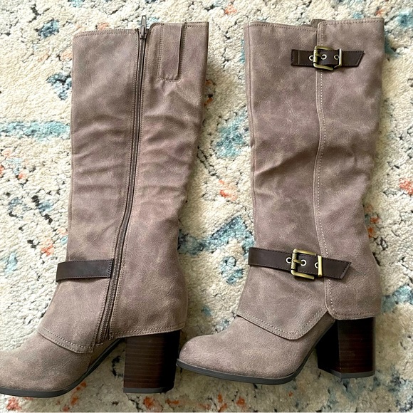 Size 6 Tan Boots - Picture 1 of 2